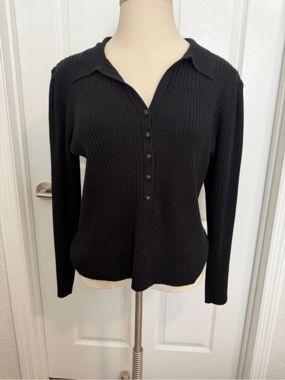 Karl Lagerfeld Paris Women’s XL Black Ribbed Knit Polo Sweater Top Button Front